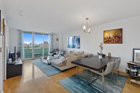 Condominio en alquiler en Miami Beach, Florida, 1 dormitorio, 68.75 m2 № 1993029 - foto 1