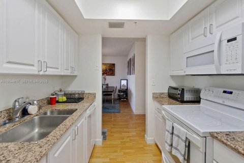 Condominio en alquiler en Miami Beach, Florida, 1 dormitorio, 68.75 m2 № 1993029 - foto 7