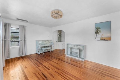 Casa en venta en Lake Worth, Florida, 3 dormitorios, 94.85 m2 № 1956660 - foto 12