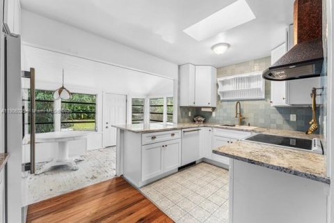 Casa en venta en Lake Worth, Florida, 3 dormitorios, 94.85 m2 № 1956660 - foto 5