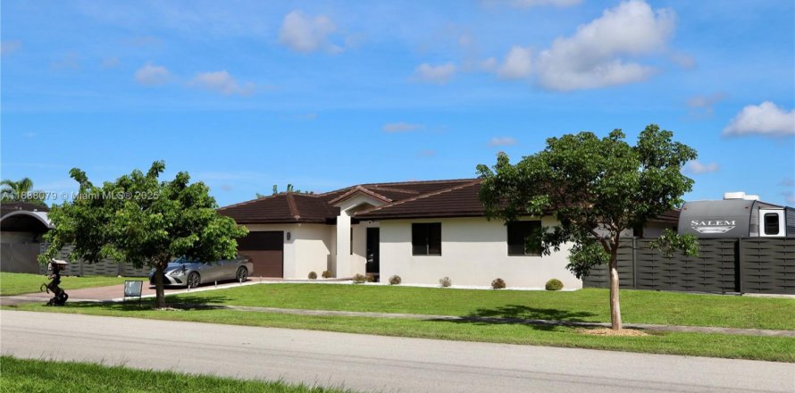 Villa ou maison à Homestead, Floride 5 chambres, 198.44 m2 № 1942066