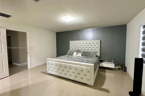 Villa ou maison à vendre à Homestead, Floride: 5 chambres, 198.44 m2 № 1942066 - photo 10