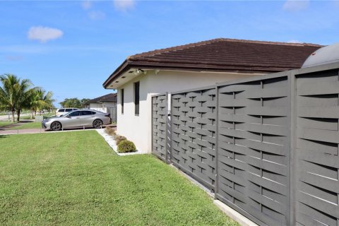 Villa ou maison à vendre à Homestead, Floride: 5 chambres, 198.44 m2 № 1942066 - photo 30
