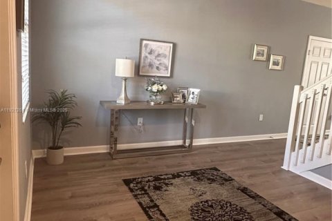 Townhouse in Hialeah, Florida 4 bedrooms, 177.26 sq.m. № 1976326 - photo 5