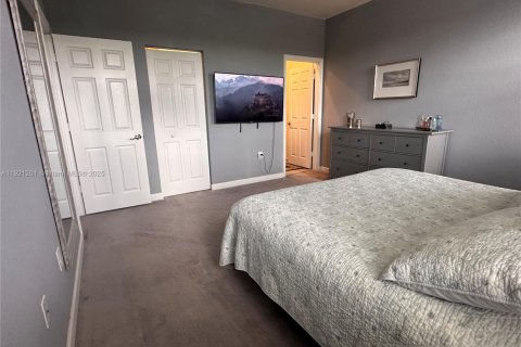 Townhouse in Hialeah, Florida 4 bedrooms, 177.26 sq.m. № 1976326 - photo 21