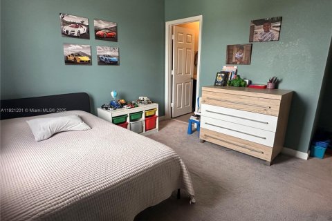 Townhouse in Hialeah, Florida 4 bedrooms, 177.26 sq.m. № 1976326 - photo 29