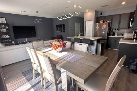 Townhouse in Hialeah, Florida 4 bedrooms, 177.26 sq.m. № 1976326 - photo 14