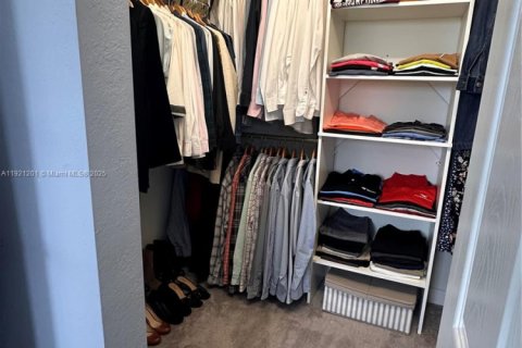 Townhouse in Hialeah, Florida 4 bedrooms, 177.26 sq.m. № 1976326 - photo 23