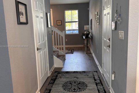 Townhouse in Hialeah, Florida 4 bedrooms, 177.26 sq.m. № 1976326 - photo 8