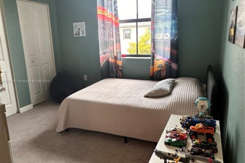 Townhouse in Hialeah, Florida 4 bedrooms, 177.26 sq.m. № 1976326 - photo 30