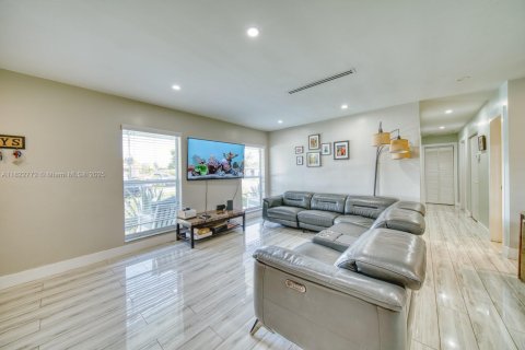 House in Palmetto Bay, Florida 3 bedrooms, 153.01 sq.m. № 1788940 - photo 14