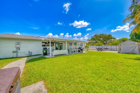House in Palmetto Bay, Florida 3 bedrooms, 153.01 sq.m. № 1788940 - photo 26