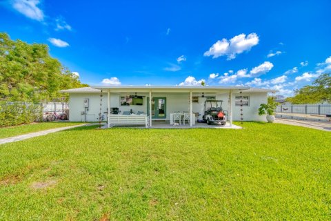House in Palmetto Bay, Florida 3 bedrooms, 153.01 sq.m. № 1788940 - photo 27