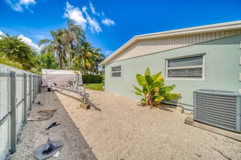 House in Palmetto Bay, Florida 3 bedrooms, 153.01 sq.m. № 1788940 - photo 30