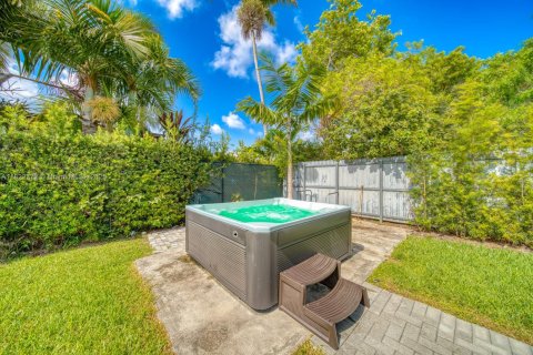House in Palmetto Bay, Florida 3 bedrooms, 153.01 sq.m. № 1788940 - photo 25