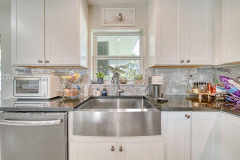 House in Palmetto Bay, Florida 3 bedrooms, 153.01 sq.m. № 1788940 - photo 9