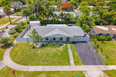 House in Palmetto Bay, Florida 3 bedrooms, 153.01 sq.m. № 1788940 - photo 23