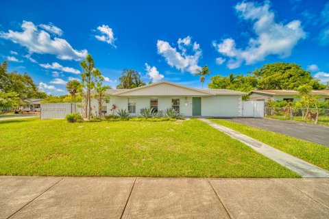 House in Palmetto Bay, Florida 3 bedrooms, 153.01 sq.m. № 1788940 - photo 1
