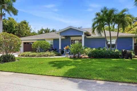 House in Sarasota, Florida 4 bedrooms, 269.79 sq.m. № 2236401
