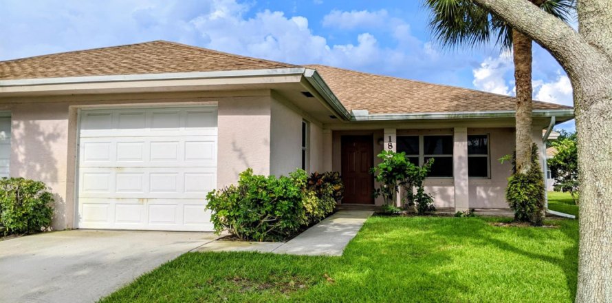 Apartment in St. Lucie, Florida 2 bedrooms, 119.47 sq.m. № 2086028