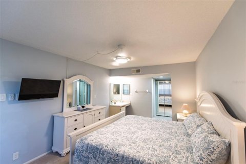Condo in Port Charlotte, Florida, 3 bedrooms № 2117391 - photo 8