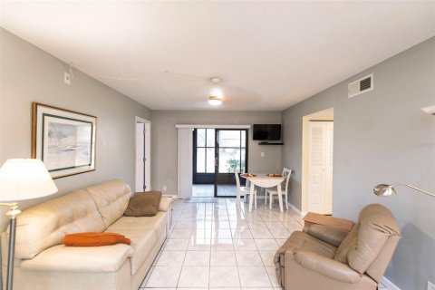 Condo in Port Charlotte, Florida, 3 bedrooms № 2117391 - photo 6