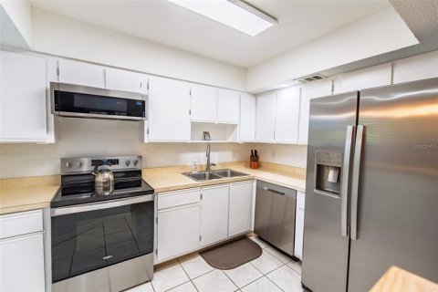 Condo in Port Charlotte, Florida, 3 bedrooms № 2117391 - photo 5