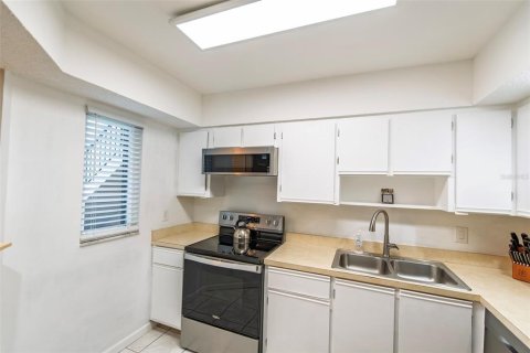 Condo in Port Charlotte, Florida, 3 bedrooms № 2117391 - photo 4