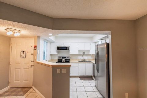Condo in Port Charlotte, Florida, 3 bedrooms № 2117391 - photo 3