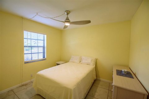 Condo in Port Charlotte, Florida, 3 bedrooms № 2117391 - photo 14