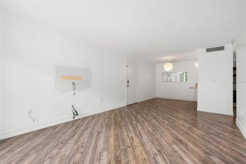 Снять в аренду кондоминиум в Сарасота, Флорида 4 комнаты, 89.56м2, № 2093567 - фото 6