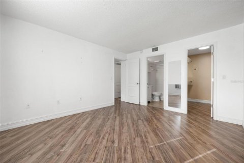 Снять в аренду кондоминиум в Сарасота, Флорида 4 комнаты, 89.56м2, № 2093567 - фото 16