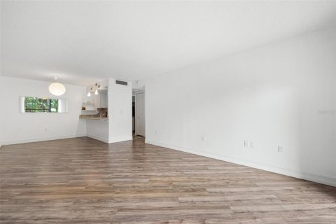 Снять в аренду кондоминиум в Сарасота, Флорида 4 комнаты, 89.56м2, № 2093567 - фото 7