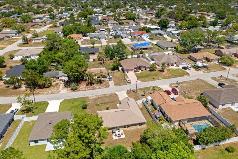 House in Spring Hill, Florida 3 bedrooms, 159.98 sq.m. № 2151785 - photo 19
