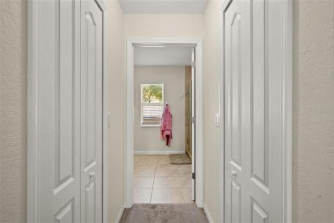 House in Spring Hill, Florida 3 bedrooms, 159.98 sq.m. № 2151785 - photo 9
