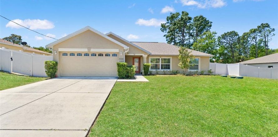 House in Spring Hill, Florida 3 bedrooms, 159.98 sq.m. № 2151785
