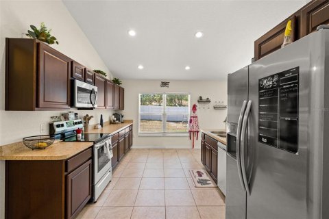 House in Spring Hill, Florida 3 bedrooms, 159.98 sq.m. № 2151785 - photo 5