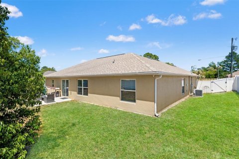 House in Spring Hill, Florida 3 bedrooms, 159.98 sq.m. № 2151785 - photo 15