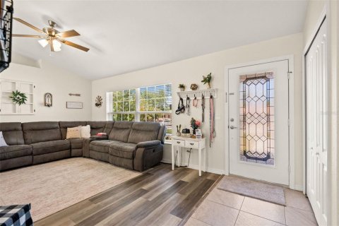 House in Spring Hill, Florida 3 bedrooms, 159.98 sq.m. № 2151785 - photo 3