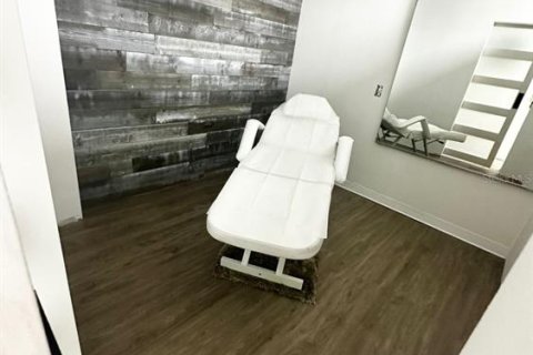 Immobilier commercial à louer à Orlando, Floride: 4569.03 m2 № 1755055 - photo 5