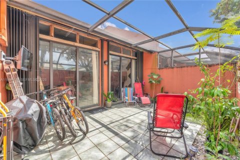 Casa en venta en Pembroke Pines, Florida, 2 dormitorios, 122.45 m2 № 2040579 - foto 22