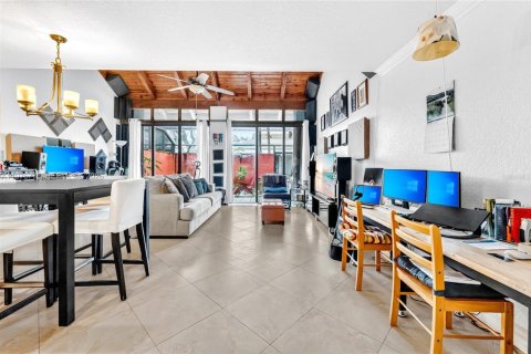 Casa en venta en Pembroke Pines, Florida, 2 dormitorios, 122.45 m2 № 2040579 - foto 10