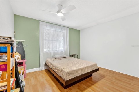 Casa en venta en Pembroke Pines, Florida, 2 dormitorios, 122.45 m2 № 2040579 - foto 15