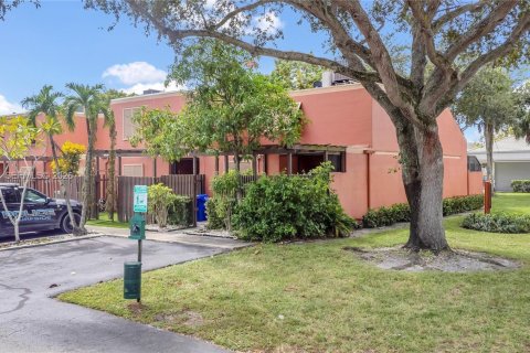 Casa en venta en Pembroke Pines, Florida, 2 dormitorios, 122.45 m2 № 2040579 - foto 3