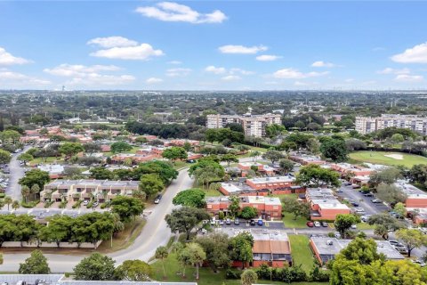 Casa en venta en Pembroke Pines, Florida, 2 dormitorios, 122.45 m2 № 2040579 - foto 27