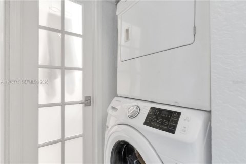 Casa en venta en Pembroke Pines, Florida, 2 dormitorios, 122.45 m2 № 2040579 - foto 14