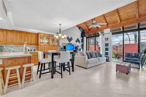 Casa en venta en Pembroke Pines, Florida, 2 dormitorios, 122.45 m2 № 2040579 - foto 6