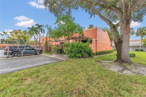 Casa en venta en Pembroke Pines, Florida, 2 dormitorios, 122.45 m2 № 2040579 - foto 4