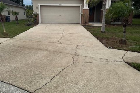 Casa en alquiler en Kissimmee, Florida, 5 dormitorios, 290.97 m2 № 1917957 - foto 1