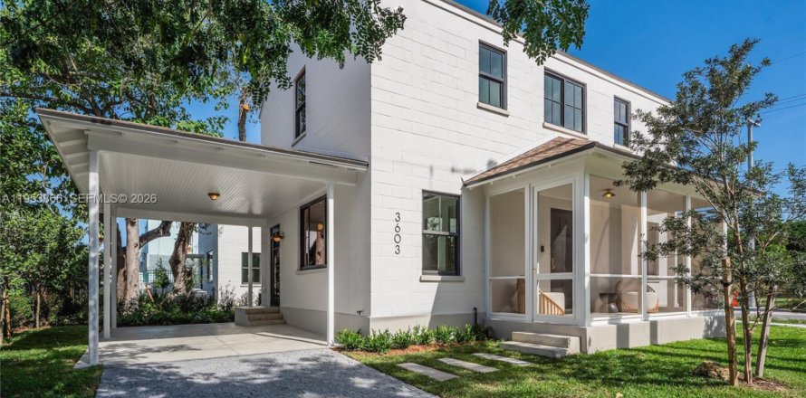 Townhouse in Miami, Florida 3 bedrooms, 149.02 sq.m. № 2009011